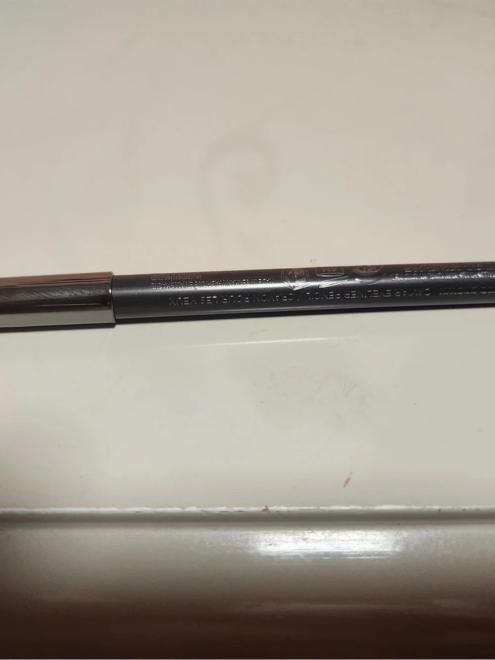 (K)it amp it Red Lip Liner Pencil 0.4 oz + Point of View Contour Pencil Set